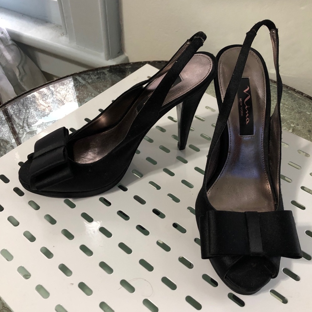 Black heel shoes